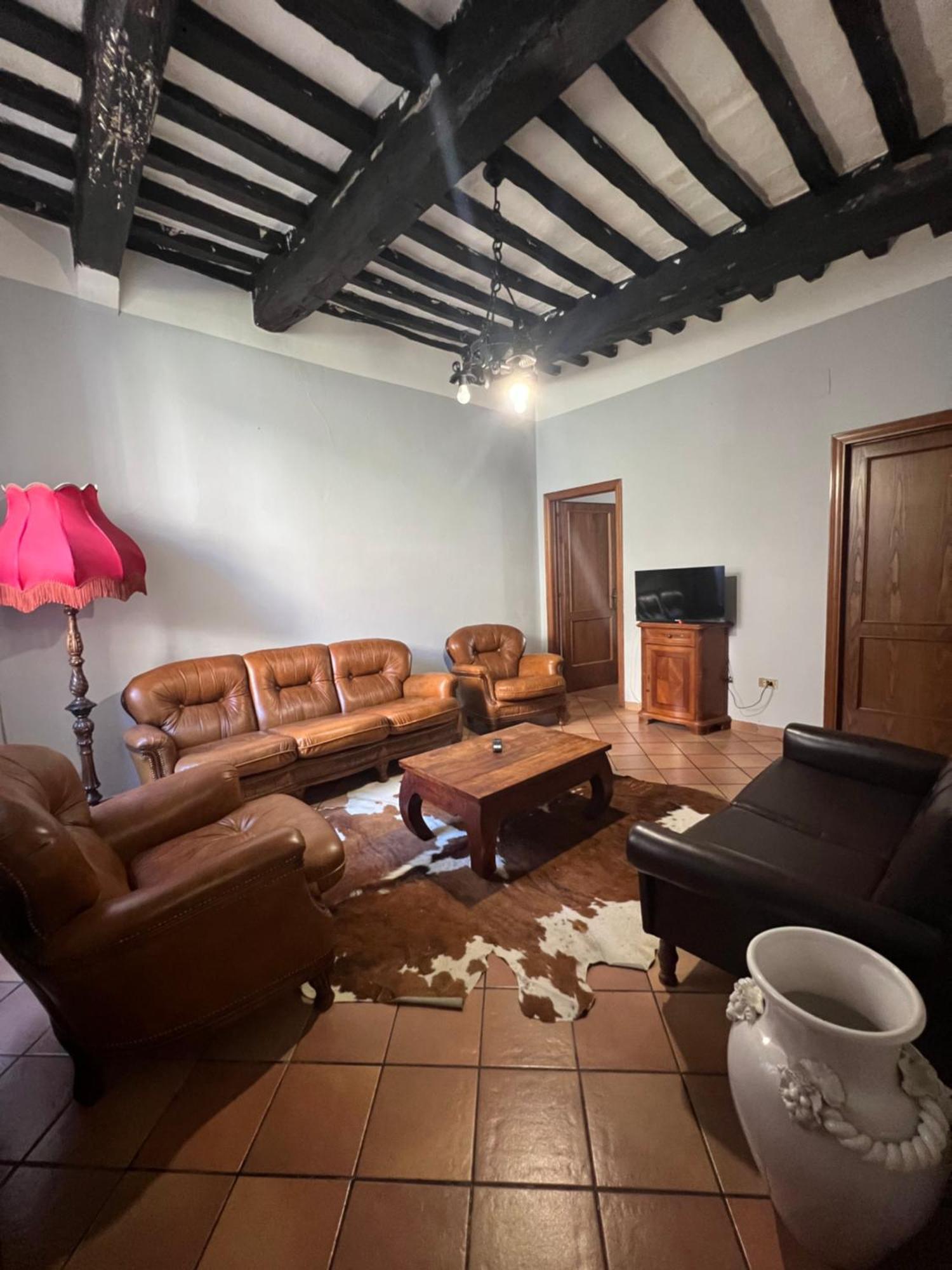 Locanda Del Duca Губбіо Екстер'єр фото