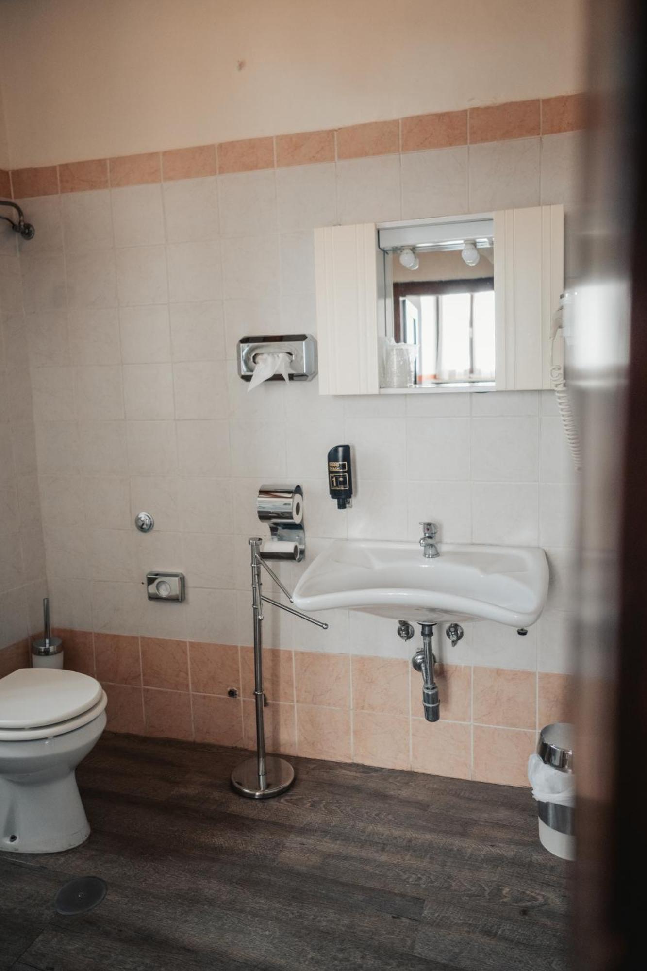 Locanda Del Duca Губбіо Екстер'єр фото